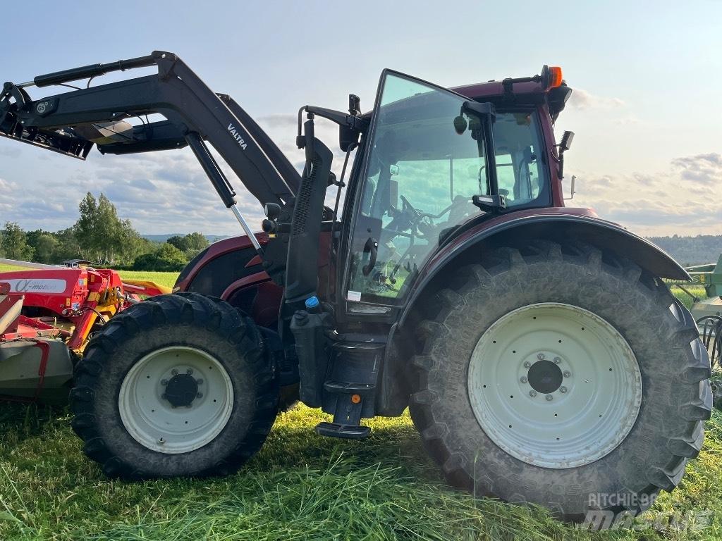 Valtra N155 Versu الجرارات