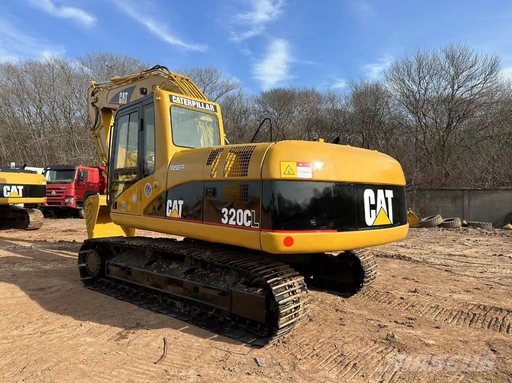 CAT 320 C حفارات زحافة