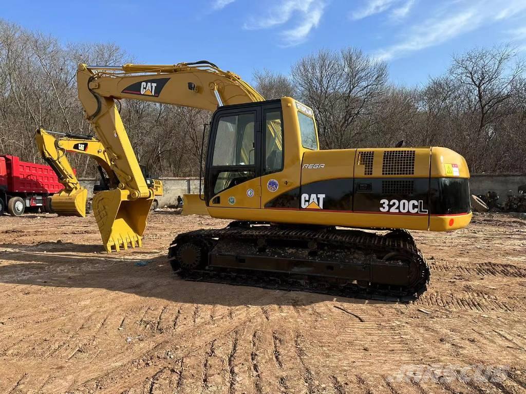 CAT 320 C حفارات زحافة