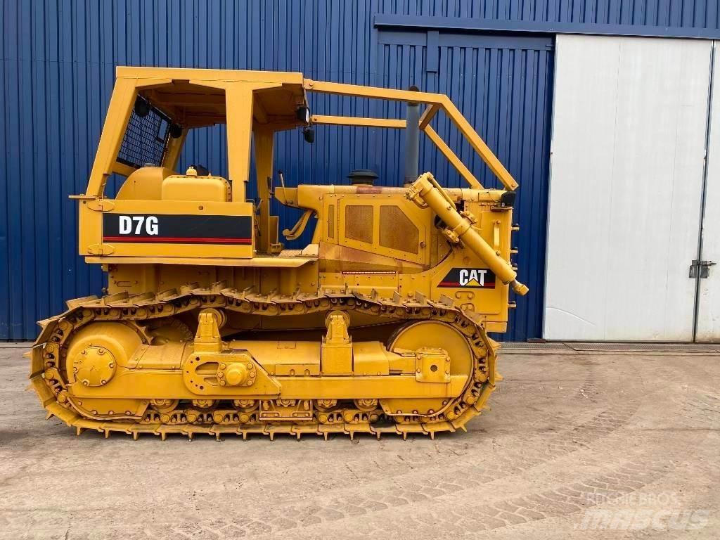 CAT D 7 G بلدوزرات مجنزرة