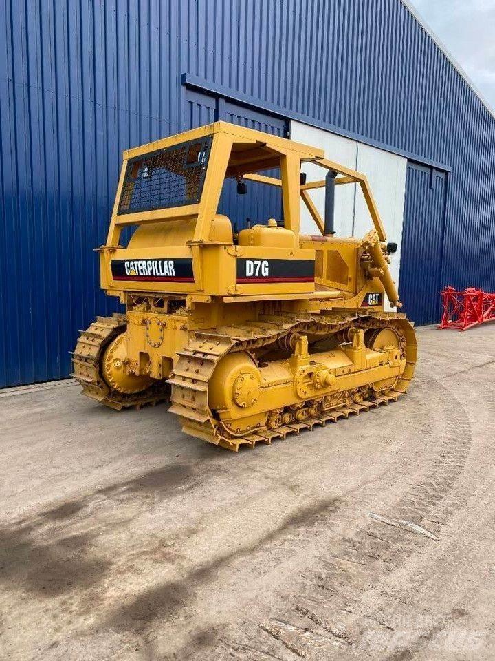 CAT D 7 G بلدوزرات مجنزرة
