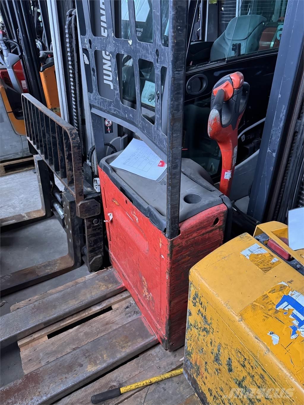 Linde T16 معدات التكديس الجوالة