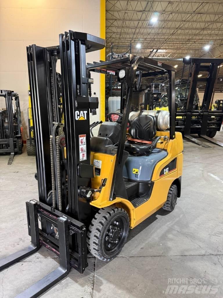CAT FGC25N شاحنات ذات رافعات شوكية - أخرى