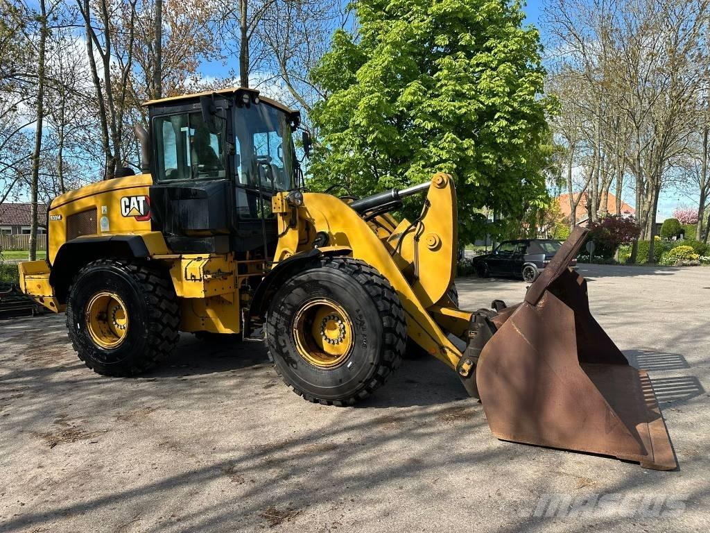CAT 930 M لوادر بعجل