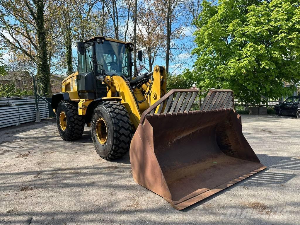 CAT 930 M لوادر بعجل
