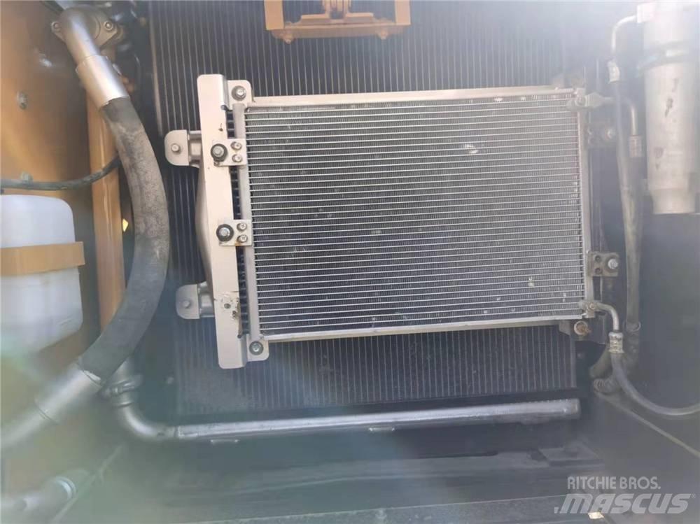 Sany SY 215 C حفارات زحافة