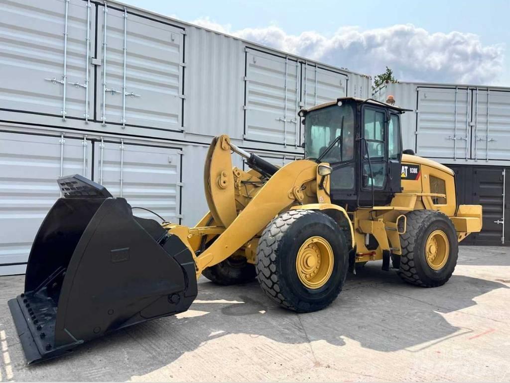 CAT 938 K لوادر بعجل
