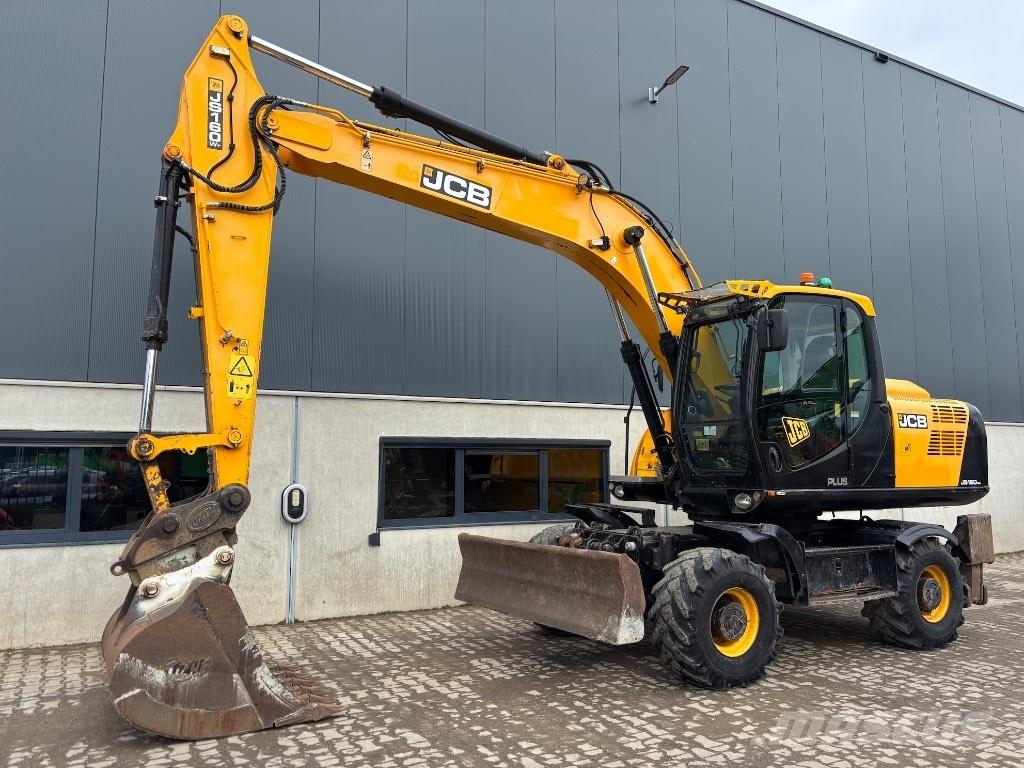 JCB JS 160 W حفارات بعجل