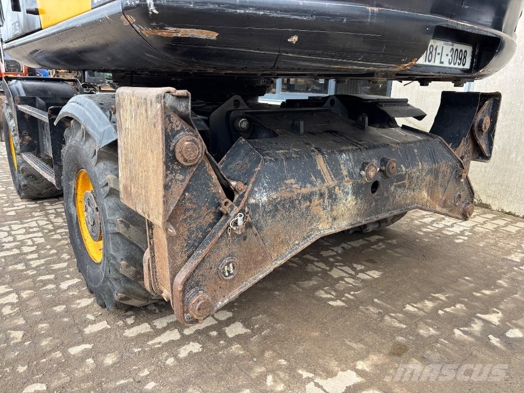 JCB JS 160 W حفارات بعجل