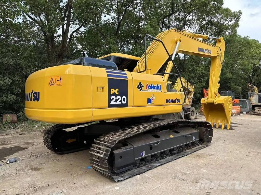 Komatsu PC220-8 حفارات زحافة