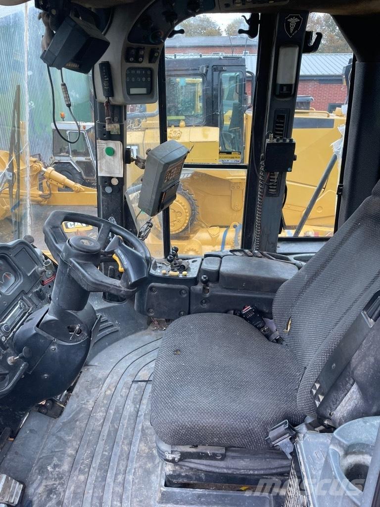 CAT 972H لوادر بعجل