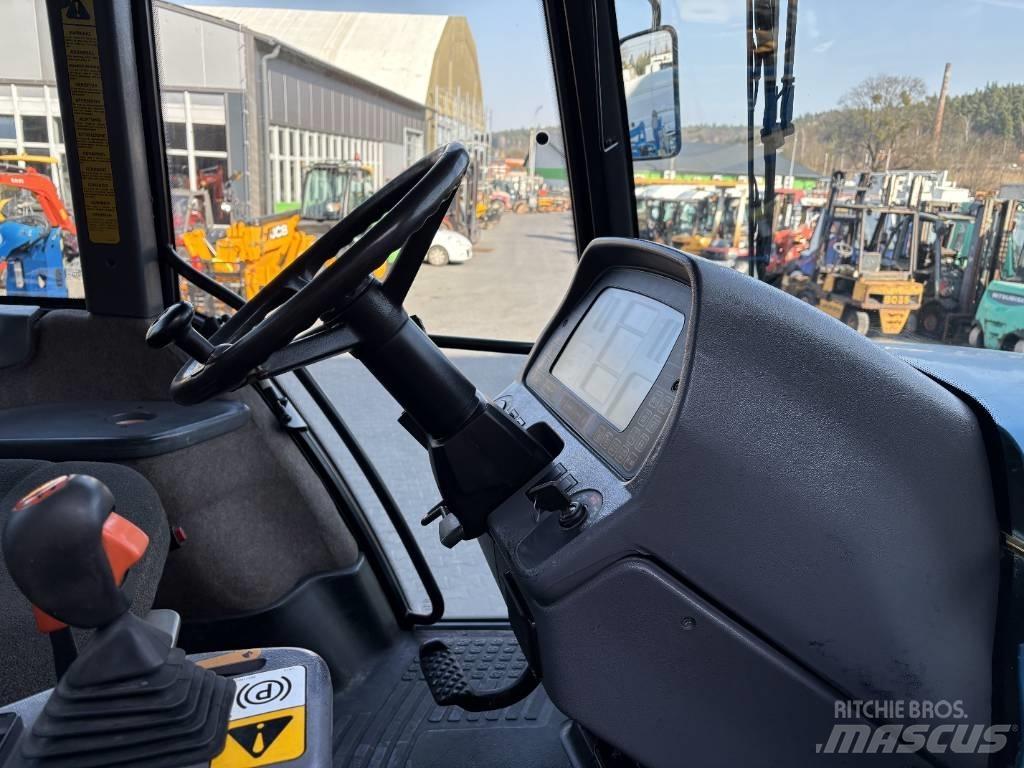 New Holland 8870 الجرارات