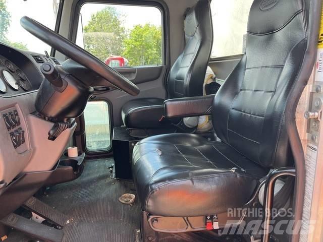 Peterbilt 337 شاحنات نقل المشروبات