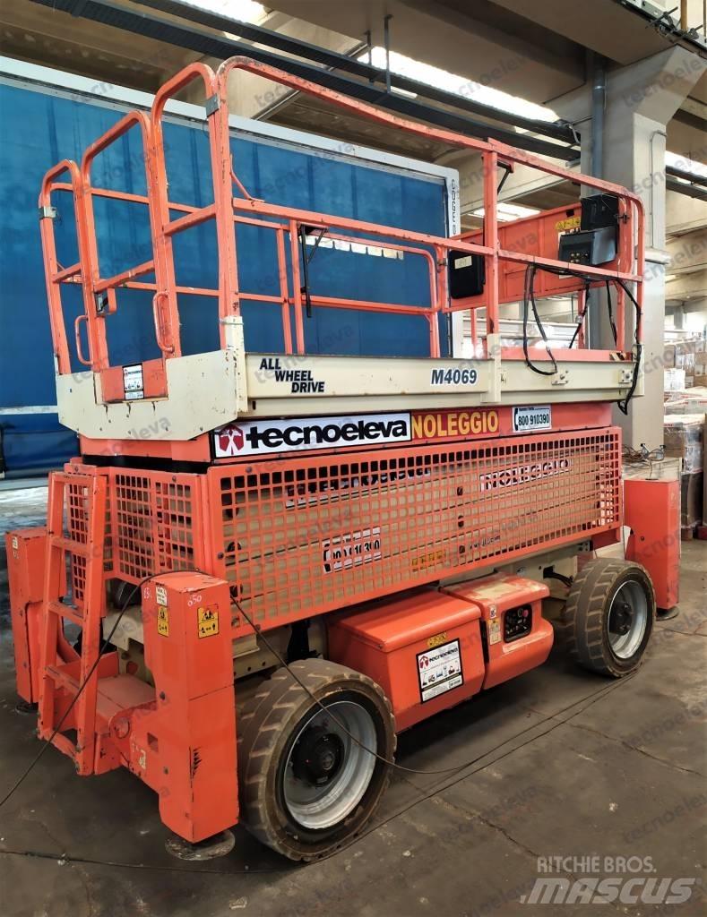 JLG M 4069 رافعات مقصية الشكل