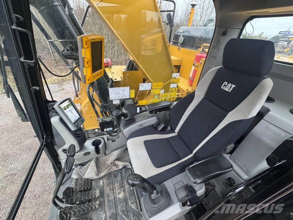 CAT 325 حفارات زحافة