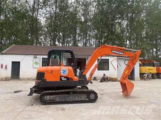 Doosan DX60 حفارات صغيرة أقل من 7 طن (حفارات صغيرة)