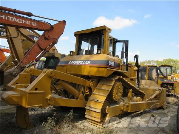CAT D 6 R بلدوزرات مجنزرة