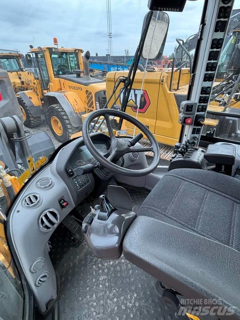 Volvo L90G لوادر بعجل