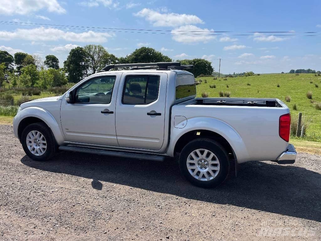 Nissan Navara شاحنات خفيفة/مفصلية الجوانب