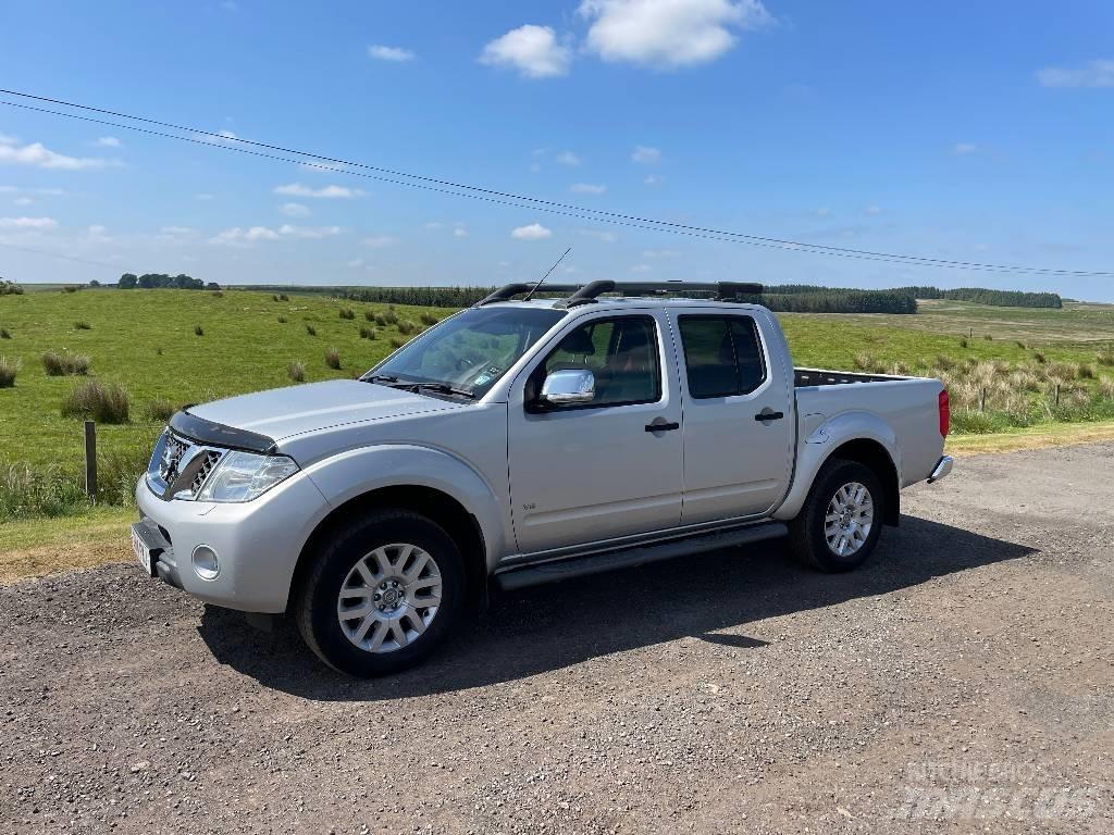 Nissan Navara شاحنات خفيفة/مفصلية الجوانب