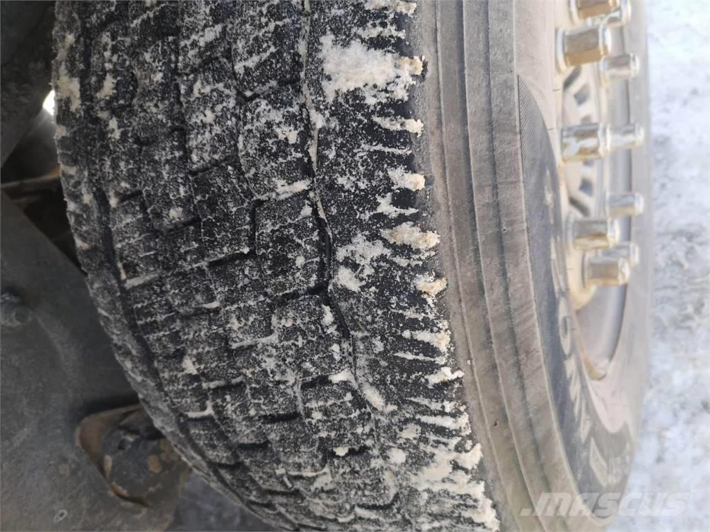 Scania R560 8x4 شاحنات لوادر