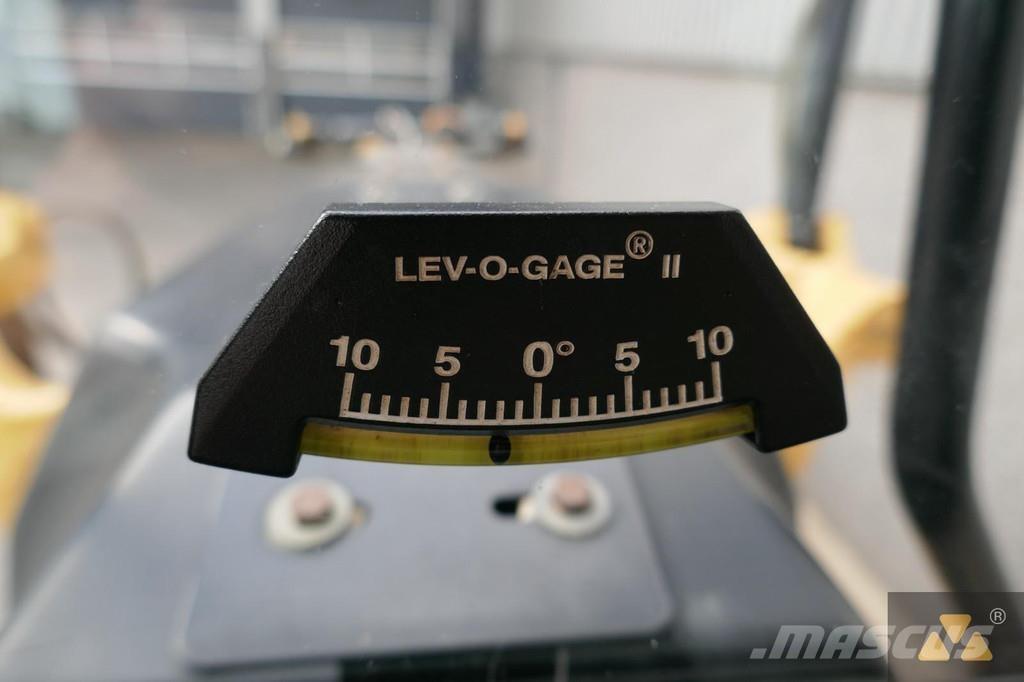 CAT 140M2 معدات تمهيد الطرق