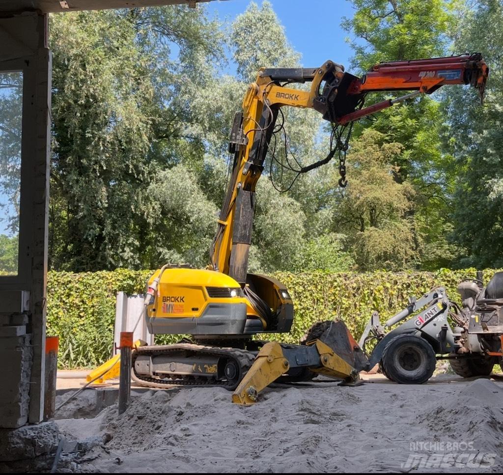 Brokk 500 حفارات هدم