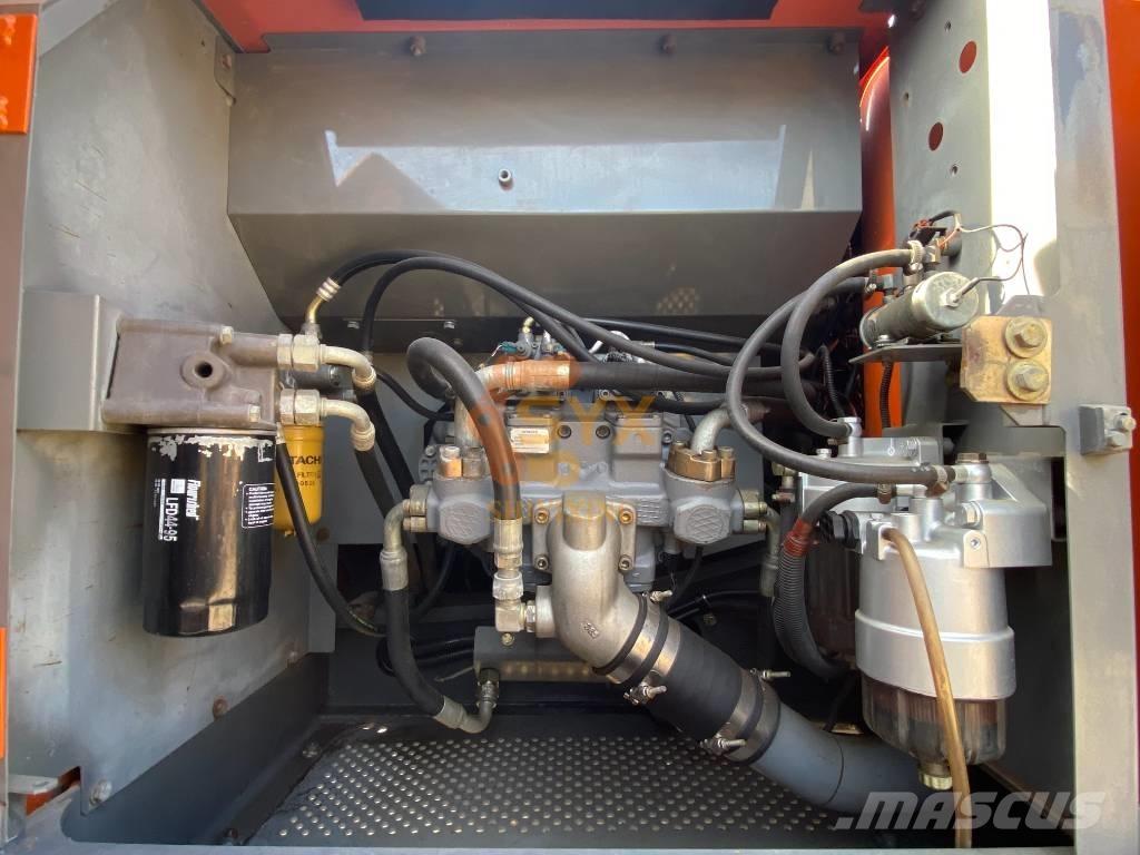 Hitachi ZX 240 حفارات زحافة