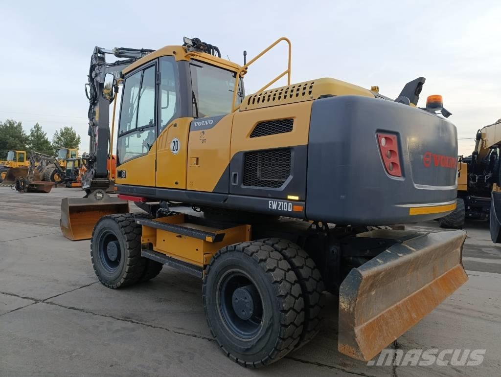 Volvo EW 210 D حفارات بعجل