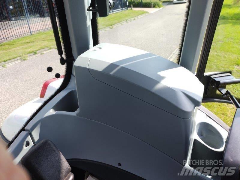 Valtra T 175 A الجرارات