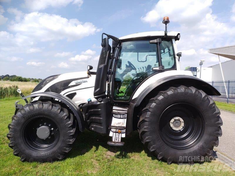 Valtra T 175 A الجرارات