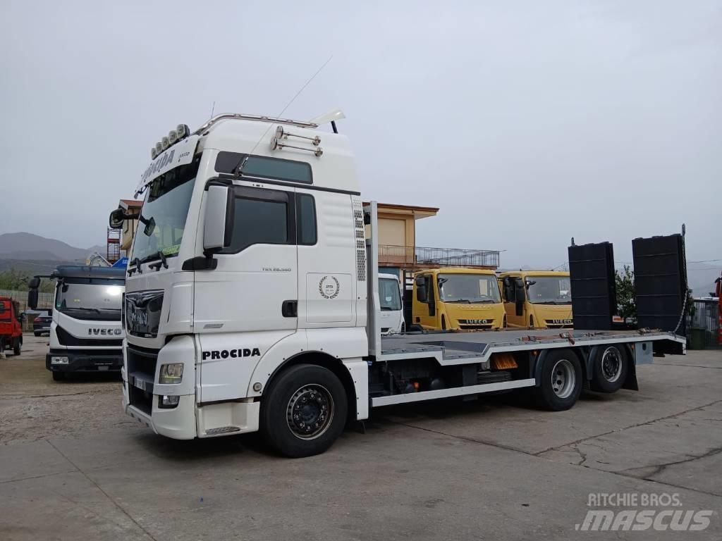 MAN TGX 26.560 شاحنات مسطحة / أوناش