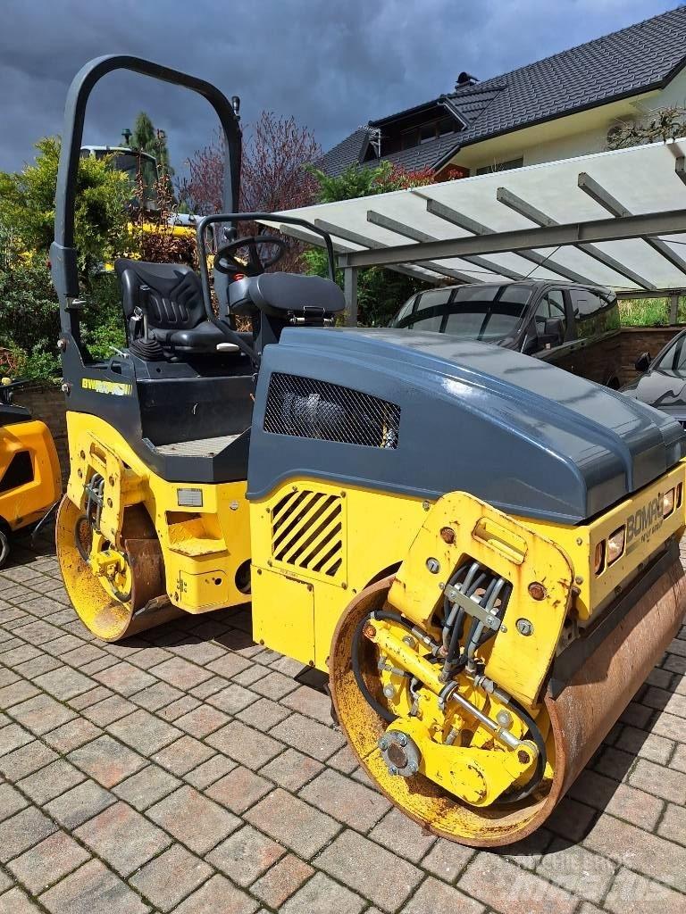 Bomag BW 125 AD-4 مداحل ثنائية الاسطوانة