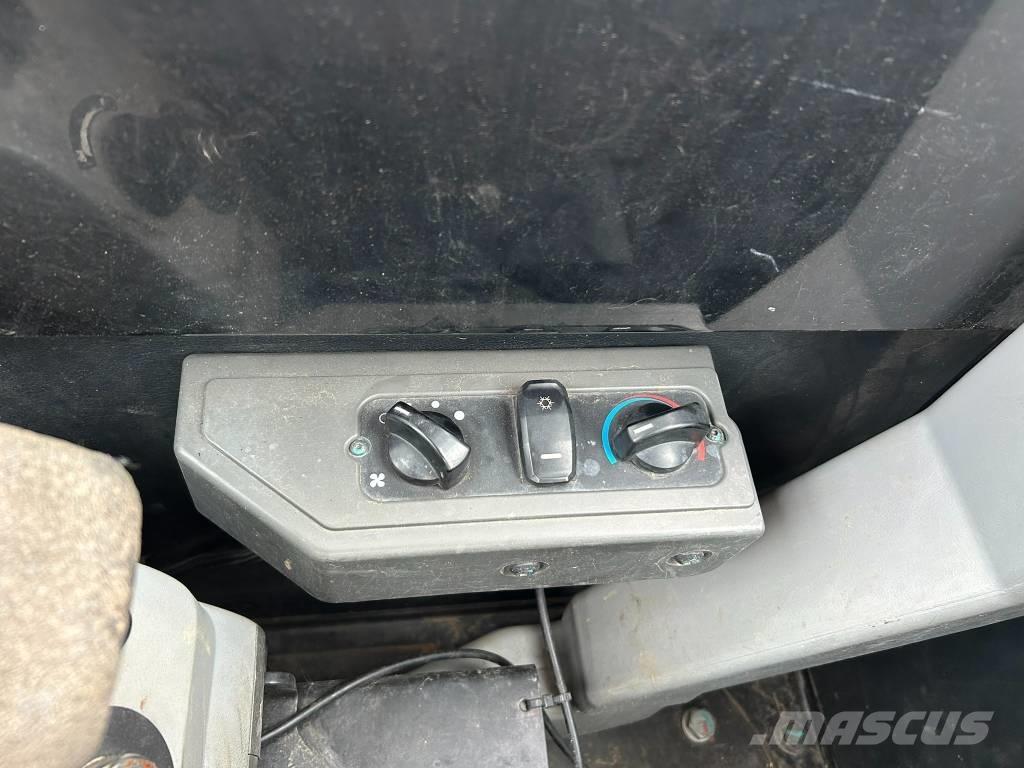 CAT 305.5 حفارات زحافة