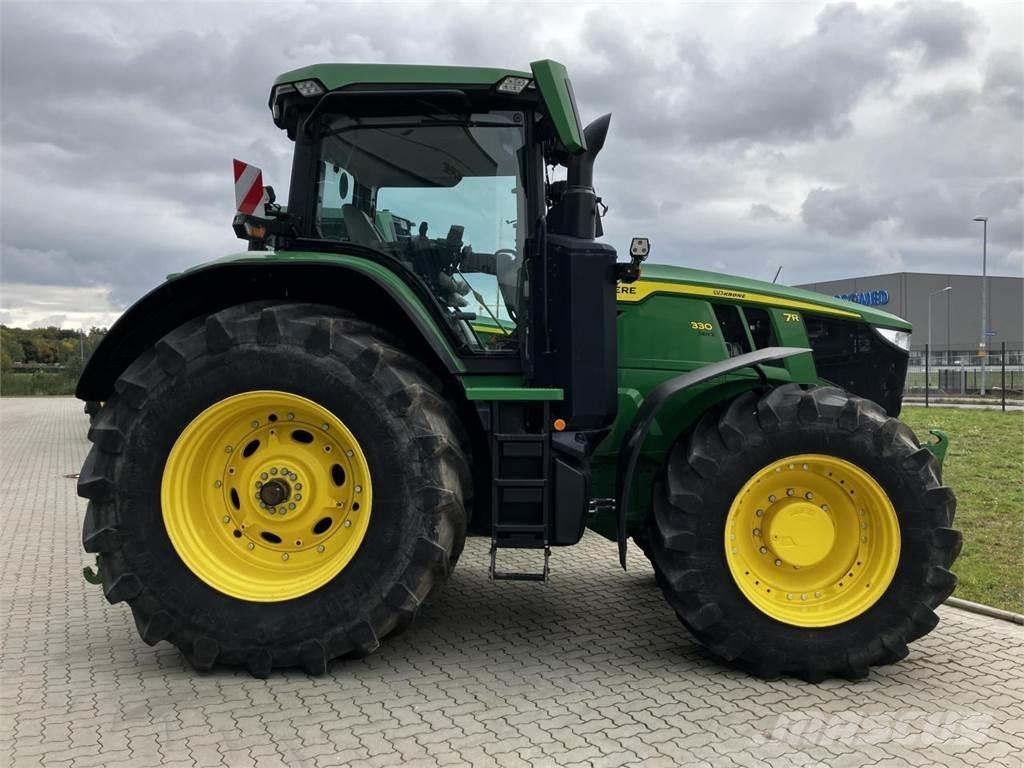 John Deere 7R 330 الجرارات