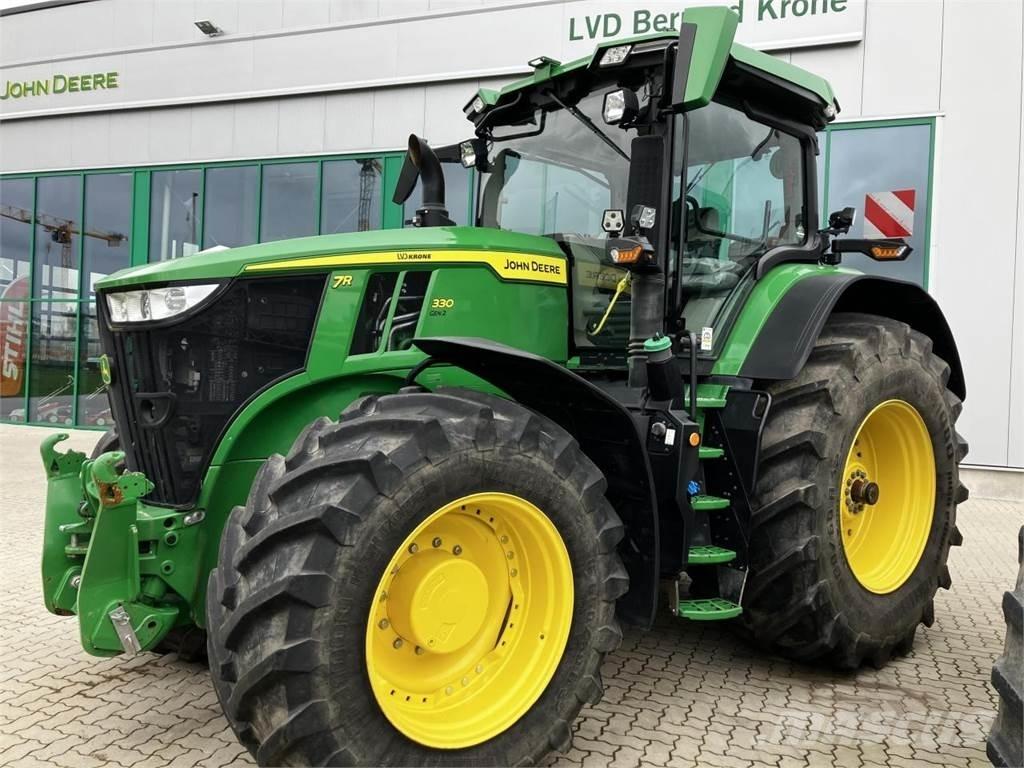 John Deere 7R 330 الجرارات