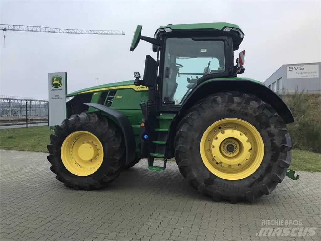 John Deere 7R 330 الجرارات
