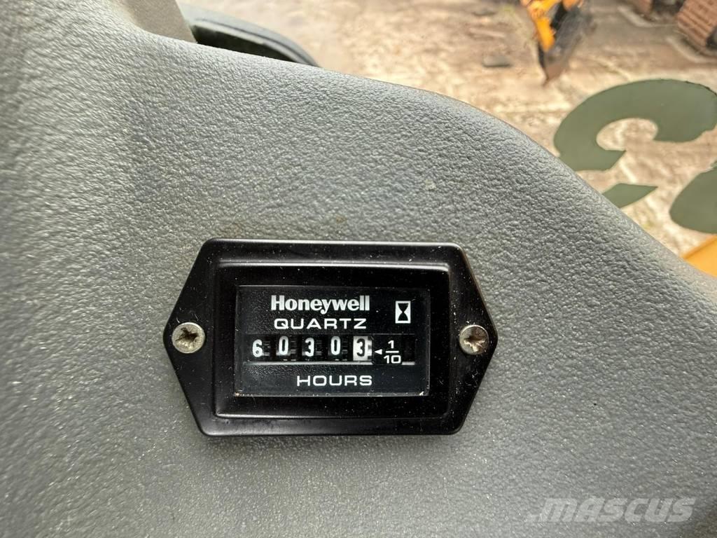 Komatsu WB 93 S-5 لوادر ذات جرافات عكسية