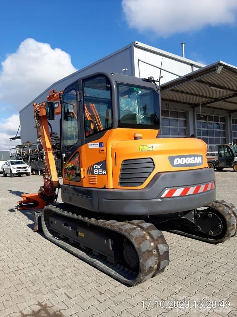 Develon DX 85 R-3 حفارات وسط 7 طن - 12 طن