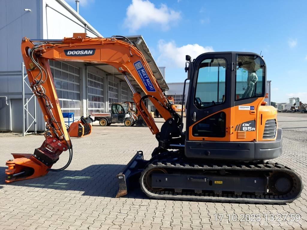 Develon DX 85 R-3 حفارات وسط 7 طن - 12 طن
