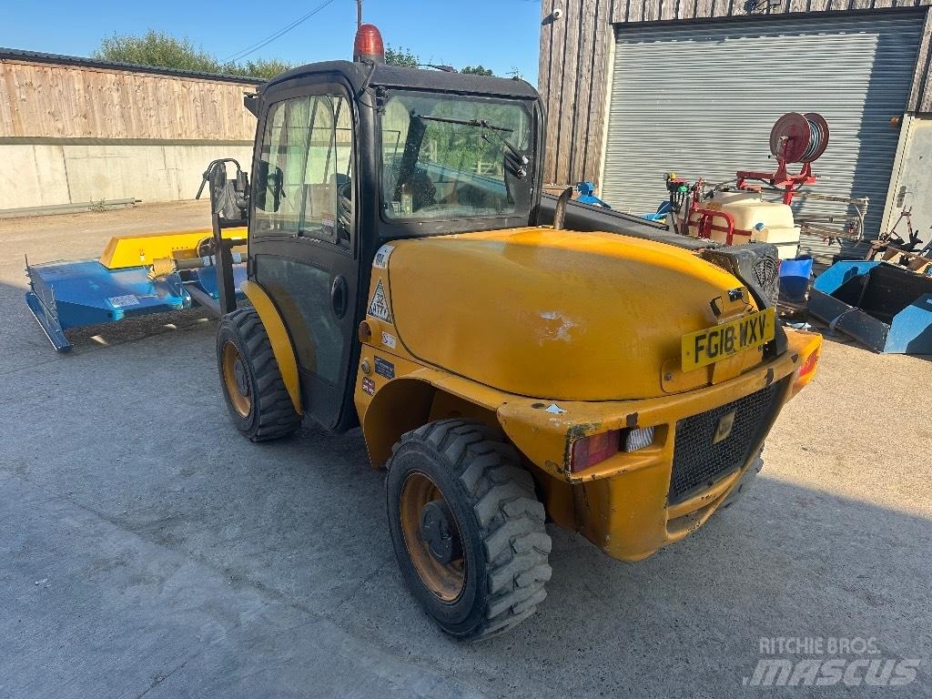 JCB 520-40 مناولات متداخلة