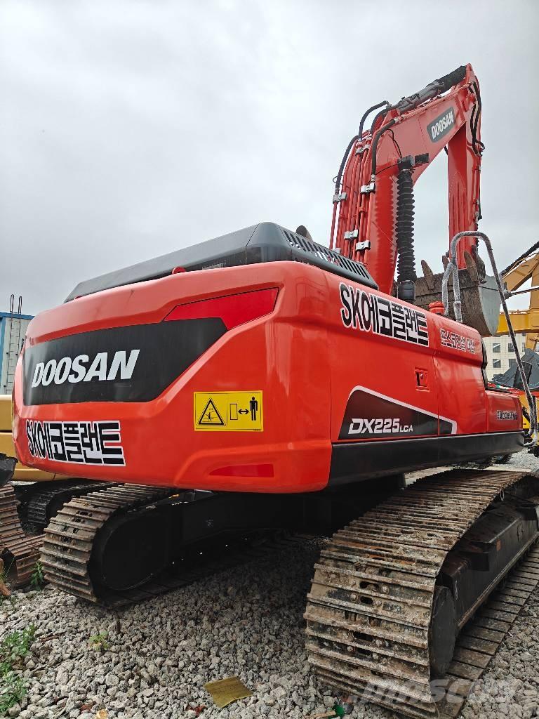 Doosan 225 LC-9C حفارات زحافة