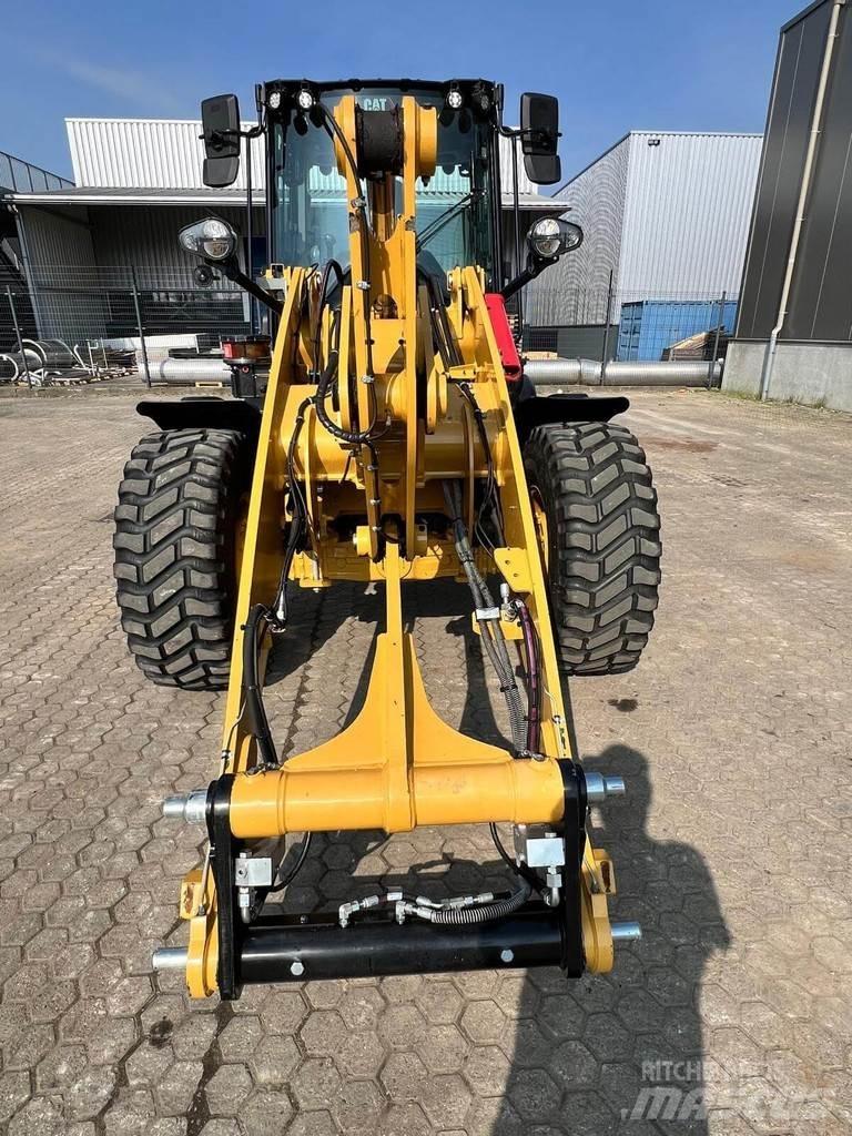 CAT 908 لوادر بعجل