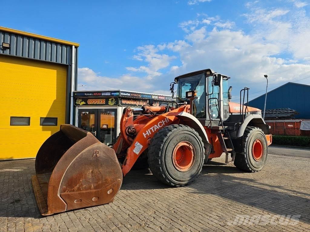 Hitachi ZW220 لوادر بعجل