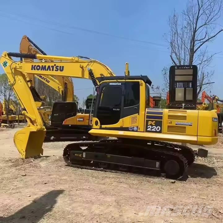 Komatsu PC220-8 حفارات زحافة