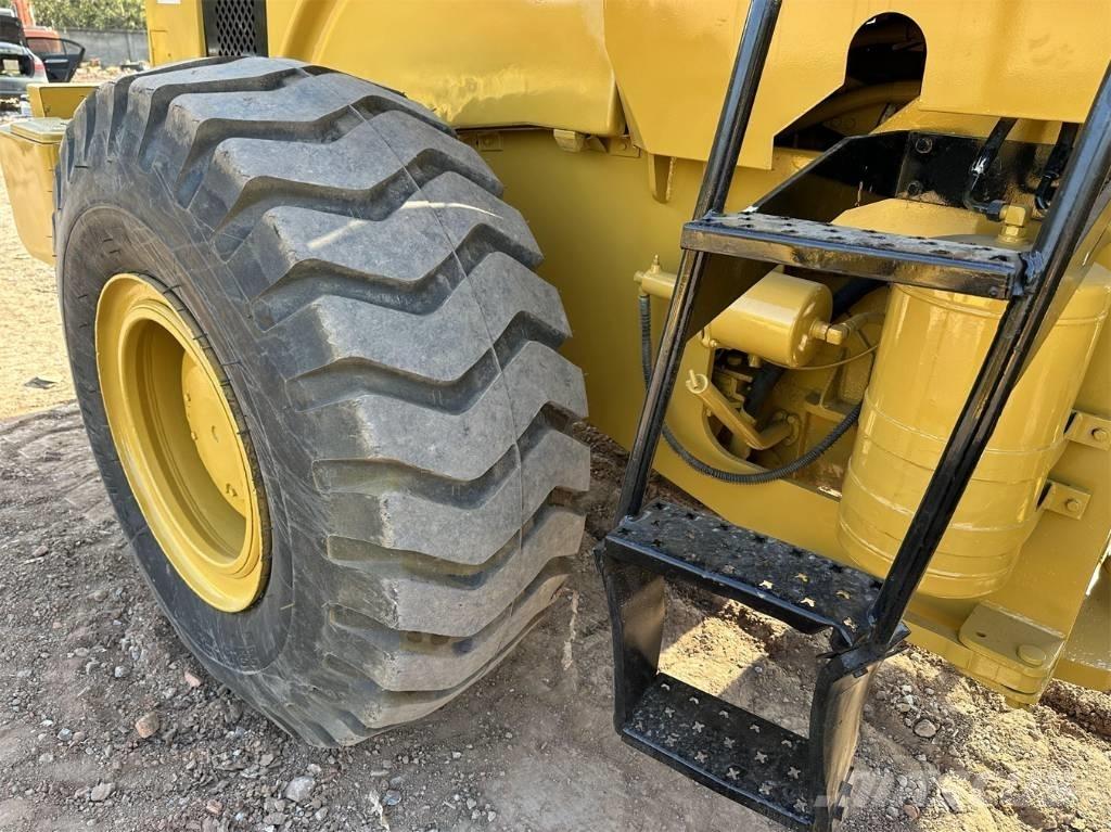 CAT 966 G لوادر بعجل