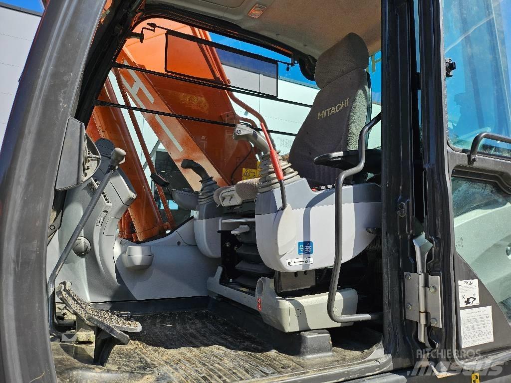 Hitachi ZX 210 LC-5 حفارات زحافة