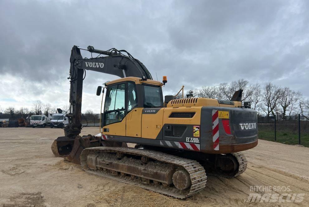 Volvo EC 220 DL حفارات زحافة