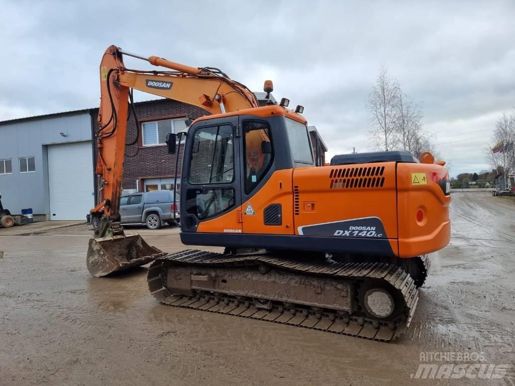 Doosan DX 140 LC حفارات زحافة