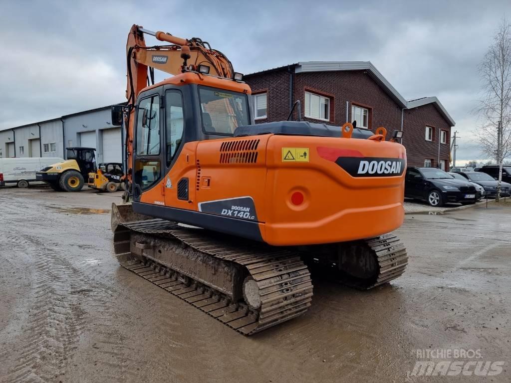 Doosan DX 140 LC حفارات زحافة